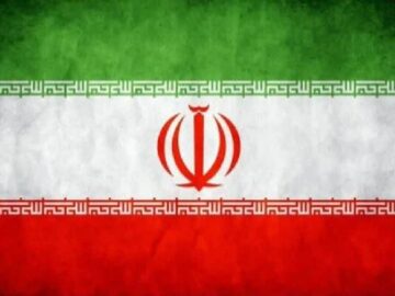 پرچم‌های ایران برشانه‌های غرور ملت ایستاده است