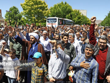 خروش انقلابی نمازگزاران زنجانی در محکومیت جنایات رژیم صهیونیستی