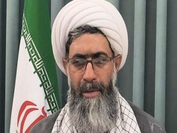 نماز جمعه؛ سنگر فرهنگی، حلقه اتصال مردم و حاکمیت اسلامی