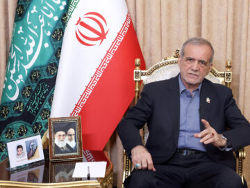 پزشکیان: ملت ایران پای میهن که وسط آمد آب پاکی را روی دست دشمن ریختند