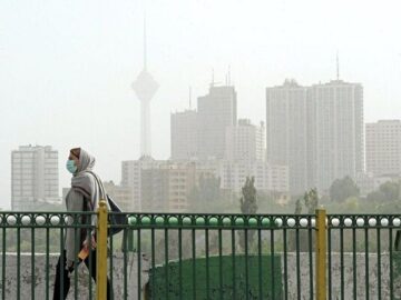 وضعیت هوای تهران نارنجی و هوا آلوده است