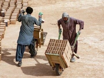 عواقب اشتغال اتباع غیرمجاز در کشور؛ هشدار درباره بازار سیاه کار