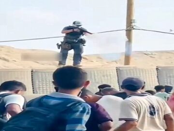نظامی صهیونیست: فلسطینی‌ها با پرچم‌های سفید را هم می‌زنیم!