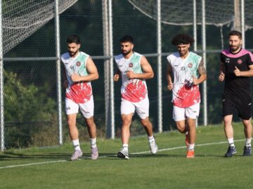 بازیکنان جدید با تراکتور تمرین کردند؛ محرمی با درویش عالی تمرین کرد