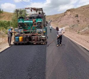 آغاز عملیات روکش آسفالت محور روستایی دیزان – ناریان در طالقان