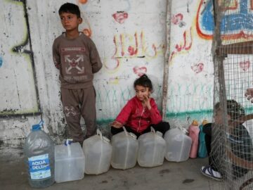 دولت غزه: ۷۰۰ فلسطینی در صفوف دریافت آب شهید شده‌اند