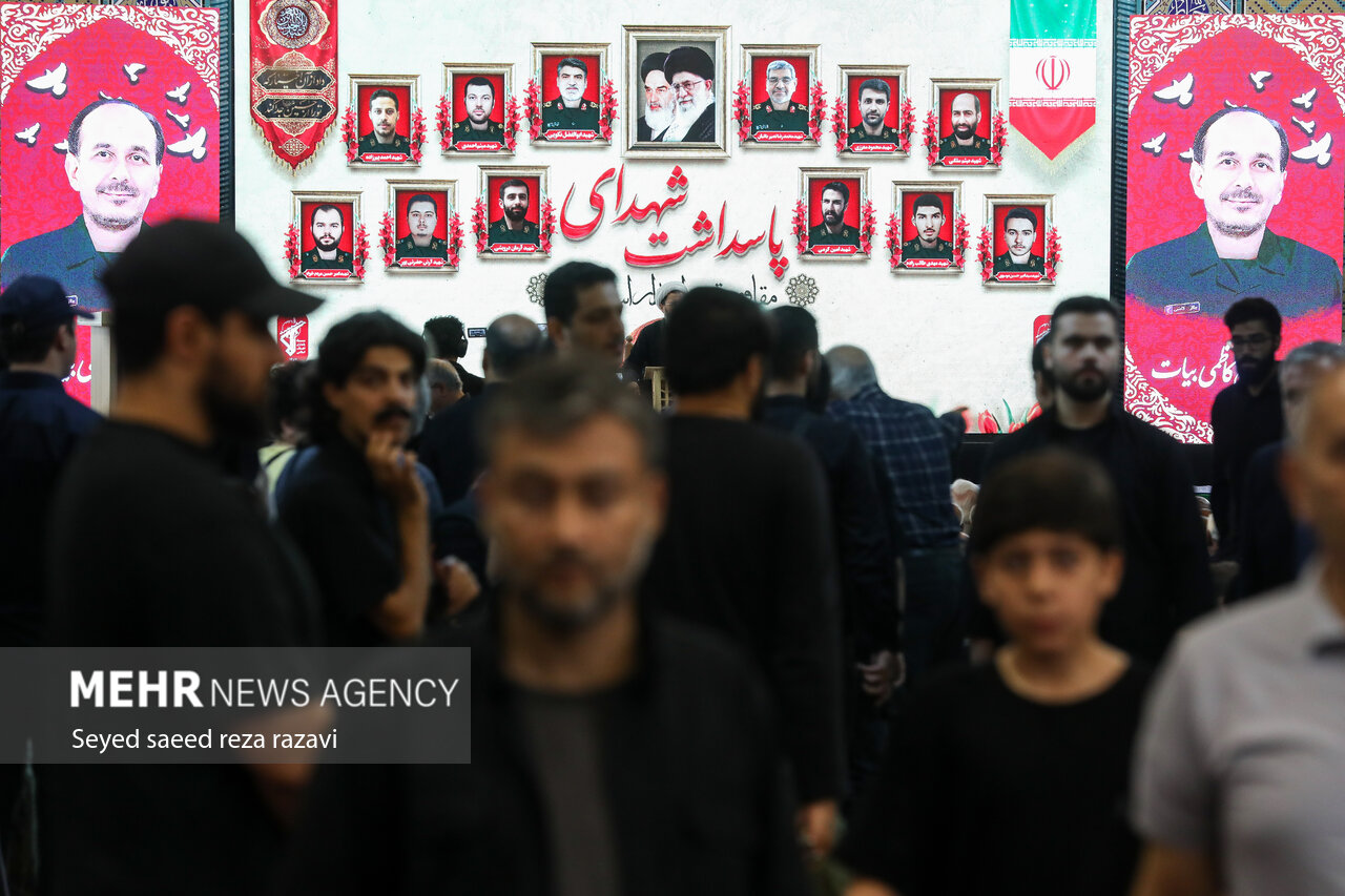 از بزرگداشت هنرمند شهید تا تجدید دیدار با روی ماه شهدا در نقاشی‌ها