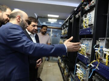 مخبر: هنر نیست که اولویت در مناقصه‌هایمان توجه به شرکت‌های خارجی باشد