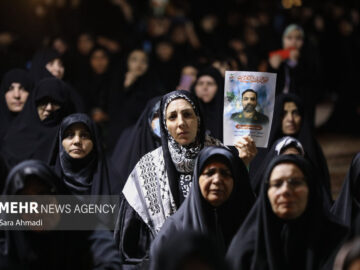 وداع با پیکر شهید حسینی نژاد در حرم مطهر امام رضا(ع)