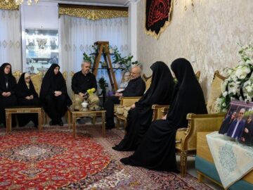 دیدار قالیباف با دو دختر و برادر سپهبد شهید باقری