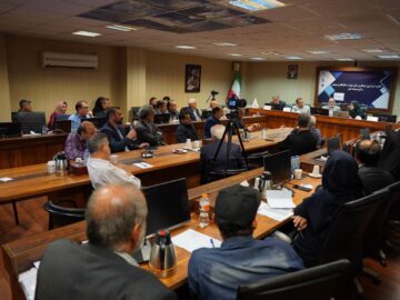 مهاجرانی: صنایع با فعالیت خود نشان دادند زندگی در وسط جنگ جریان دارد