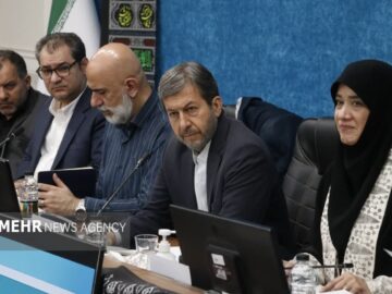 معاون وزیر: بسته حمایتی ویژه‌ برای هنرمندان صنایع دستی تدوین می‌شود