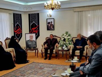 دیدار جمعی از مدیران رسانه‌های کشور با خانواده شهید سلامی