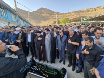 مراسم تشییع پیکر «سیامک موسوی» هنرمند و نویسنده لرستانی برگزار شد