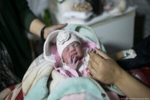 پیگیری وضعیت مادران باردار در تنگستان