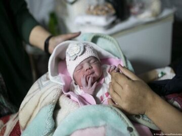 پیگیری وضعیت مادران باردار در تنگستان