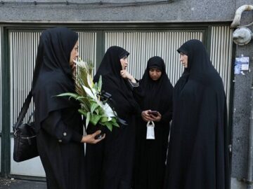 دیدار با خانواده شهیده صادق زاده
