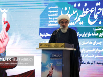 زنان ایرانی در برابر تهاجم دشمنان با قدرت ایستاده‌اند