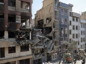 نقش دانشجویان ۱۲ دانشگاه در بازسازی منازل آسیب دیده در جنگ