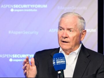 گیتس: نمی‌توان برنامه هسته‌ای ایران را با ابزارهای نظامی از بین برد