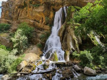 آبشار آب سفید