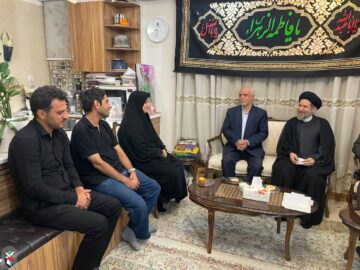 رئیس بنیاد شهید با خانواده شهیدان عسگری دیدار کرد