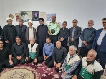 تجلیل و تکریم امام جمعه موقت گناوه به مناسبت ۵ مرداد