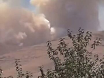 تلاش ۵ تیم آتش‌نشانی برای مهار حریق گسترده در کوه آبیدر سنندج