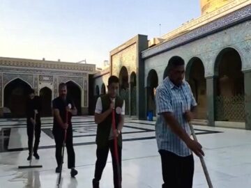 برگزاری آئین غبارروبی حرم حضرت زینب(س)