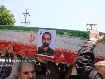 سخنان مادر یک شهید رسانه‌ای خطاب به آمریکا و رژیم صهیونیستی