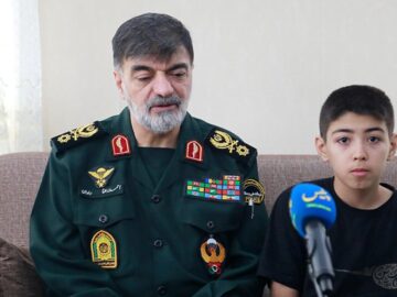 دیدار سردار رادان با ۴ خانواده شهید انتظامی در دفاع مقدس ۱۲ روزه