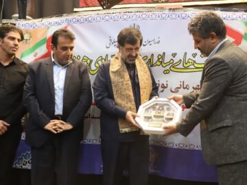 تجلیل از استاندار قم با اهدای شال پهلوانی