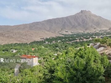 «ده بالا»؛ نگین سبز کویر در دامنه شیرکوه