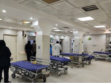 انتقال بیماران حادثه تروریستی زاهدان از اورژانس به بخش های بستری