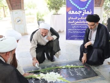 نماز جمعه نمادی از وحدت و همبستگی ملت انقلابی ایران است