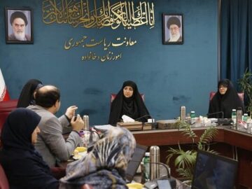 بهروزآذر: جهاد دانشگاهی به تجاری‌سازی تولیدات زنان کمک کند