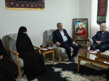 مومنی: پیروزی در جنگ را مدیون شهدایی مثل شهید حاجی‌زاده هستیم