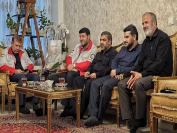 دیدار مسئولان هلال‌احمر با خانواده شهید سپهبد باقری