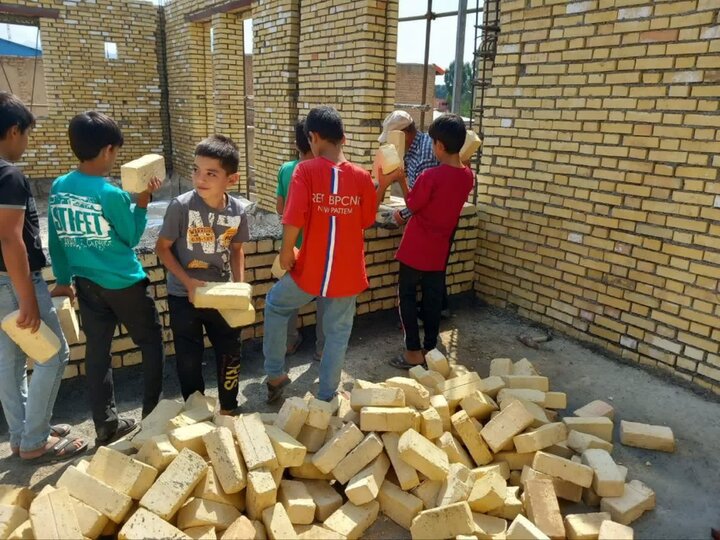 آجر به آجر با دستان کوچک؛ دانش‌آموزان موغان مدرسه می‌سازند 