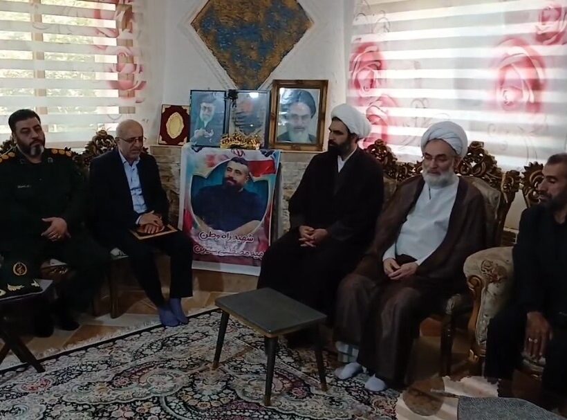 دیدار نماینده ولی‌فقیه در گیلان با خانواده شهدای جنگ ۱۲ روزه در فومن