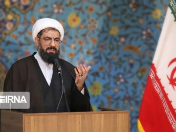 امام جمعه همدان: مسوولان در برابر سوالات خبرنگاران پاسخگو باشند