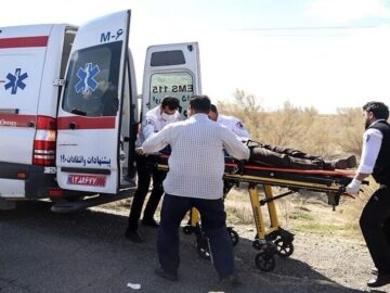 تصادف و واژگونی خودرو در خراسان رضوی ۱۷ نفر را روانه بیمارستان کرد