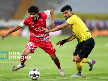آغاز دیدار حساس سپاهان و پرسپولیس