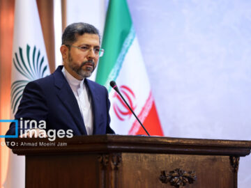 خطیب‌زاده: هرگونه مذاکره آتی ایران با آمریکا مسلحانه و دست ما بر روی ماشه خواهد بود