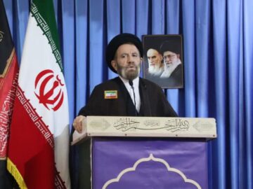 امام جمعه خرم‌آباد: جمهوری اسلامی با تکیه بر ملت در برابر ظلم ایستاده است