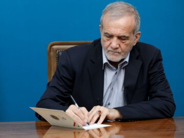 پزشکیان قهرمانی تیم ملی کشتی نوجوانان را تبریک گفت