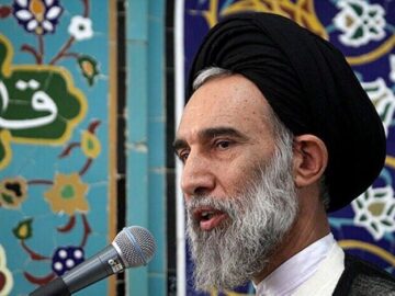 خطیب جمعه اصفهان: وحدت رمز موفقیت مسلمانان در برابر دشمنان است