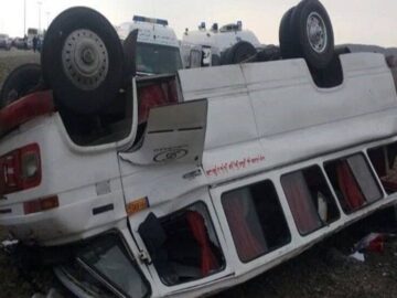 مصدومیت ۱۴ نفر بر اثر واژگونی مینی‌بوس در گردنه صلوات‌آباد سنندج