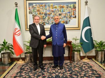 عراقچی با وزیر خارجه پاکستان دیدار کرد
