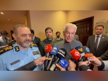 وزیر دفاع پاکستان: خواستار مشارکت بادوام با ایران برای صلح منطقه‌ای هستیم + فیلم